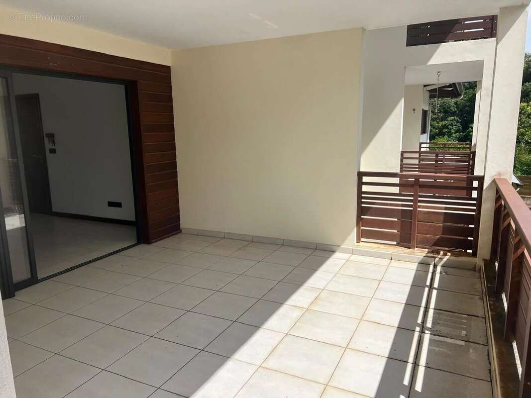 Appartement à REMIRE-MONTJOLY