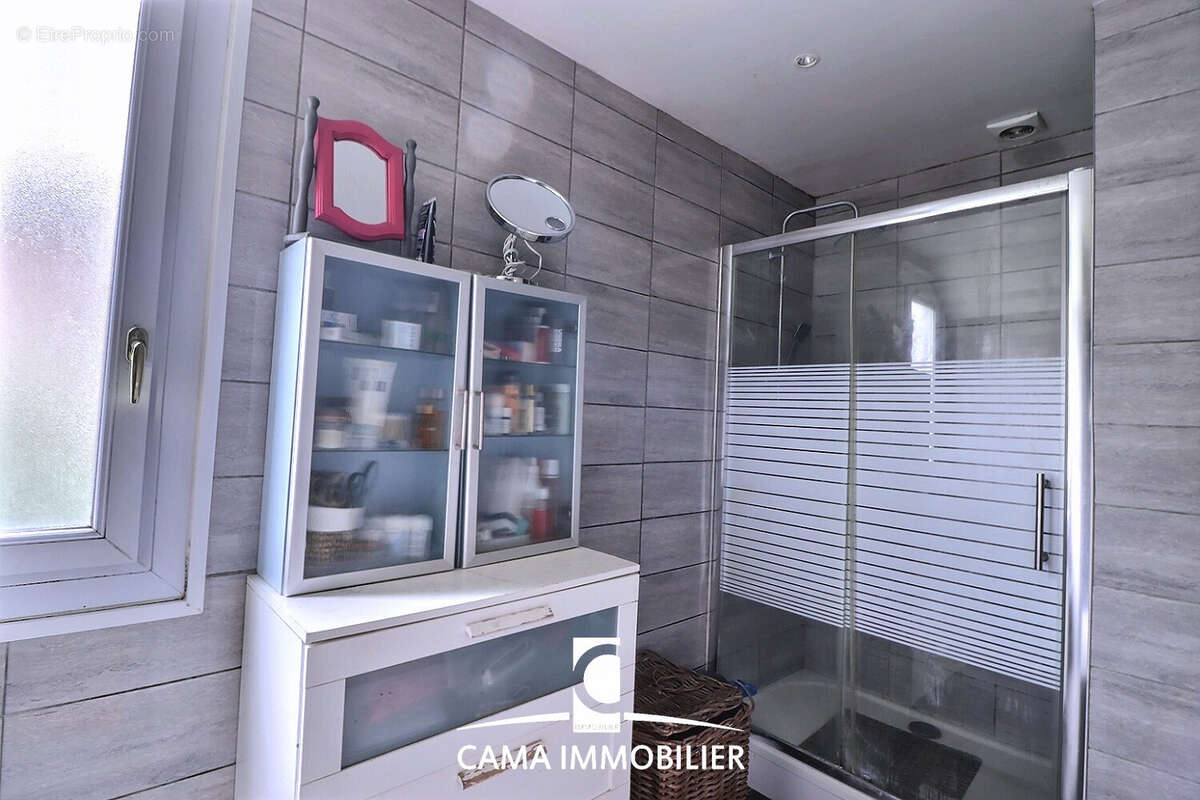 Maison individuelle de 6 chambres sur un terrain de 389m2 dans un quartier recherché de Fontenay-le-Fleury - photo 9