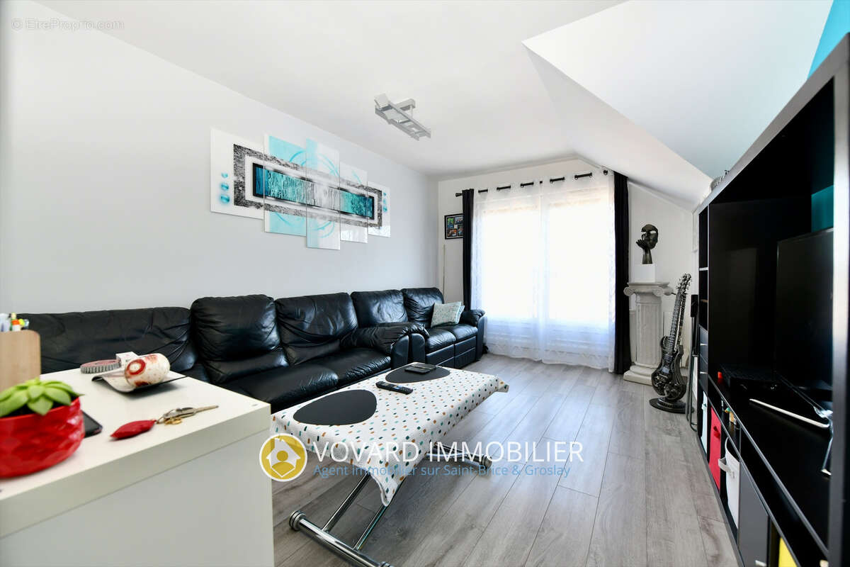 Appartement à EZANVILLE