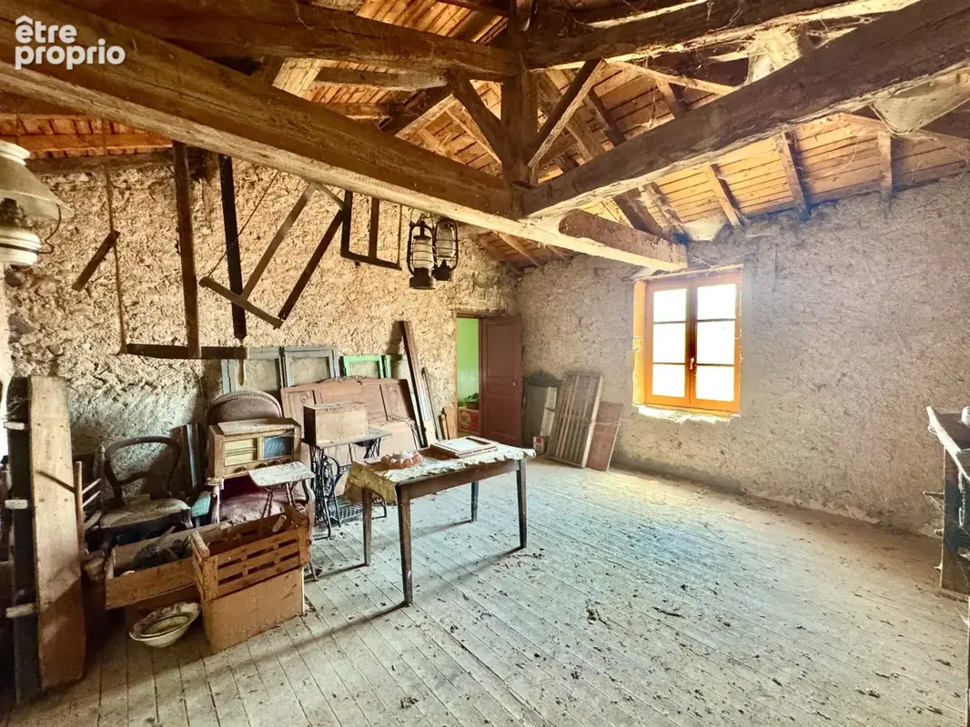 Cordelle (42) corps de ferme en pierre avec vue exceptionnel - 6.8 ha de terrain libre - dependances - photo 7