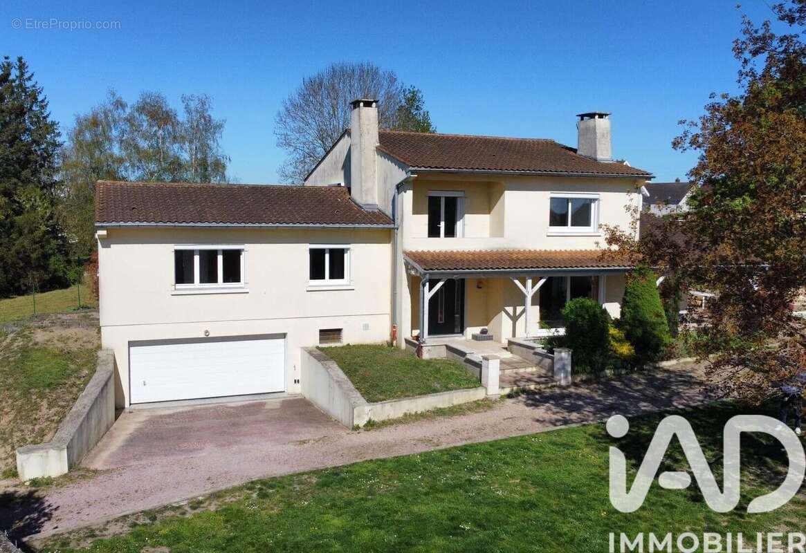 Photo 2 - Maison à MONTCEAU-LES-MINES