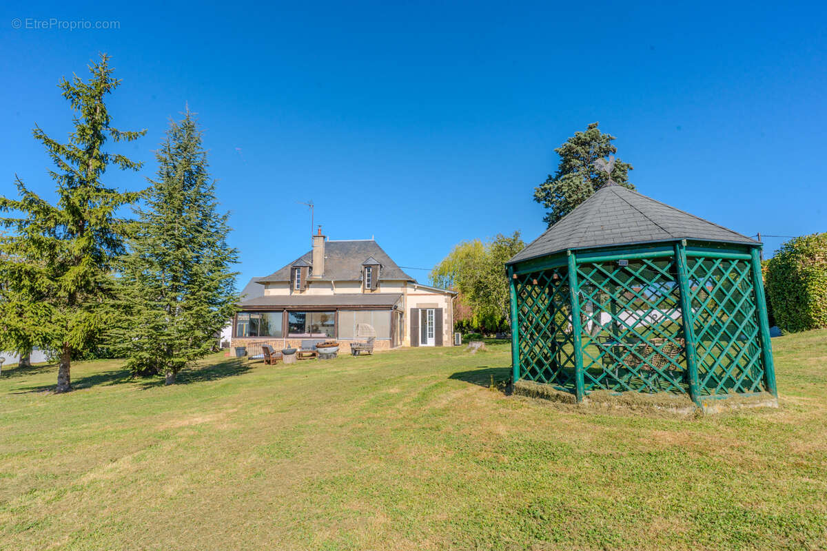 Propriété 5ha   4 maisons   piscine   tennis   idéal gîtes - photo 4