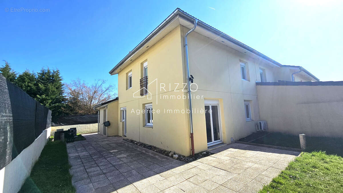Maison à VERSONNEX