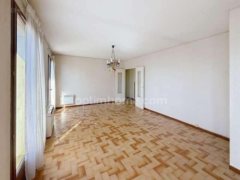 GALGON – Maison de plain-pied avec 3 garages - photo 5