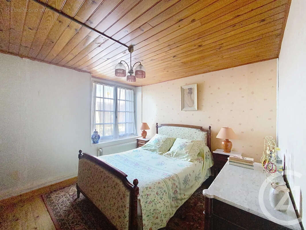 Maison à THORIGNY-SUR-OREUSE