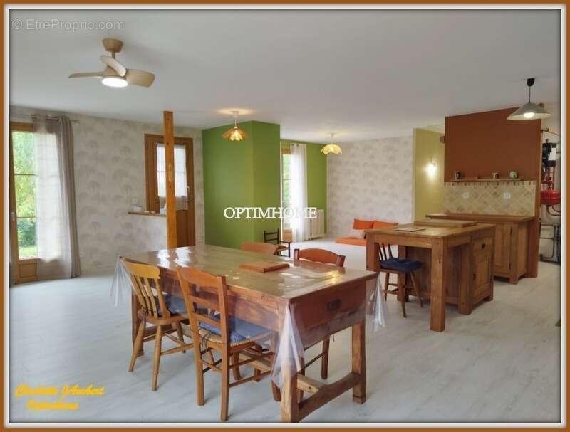 Maison à LA ROCHE-CHALAIS