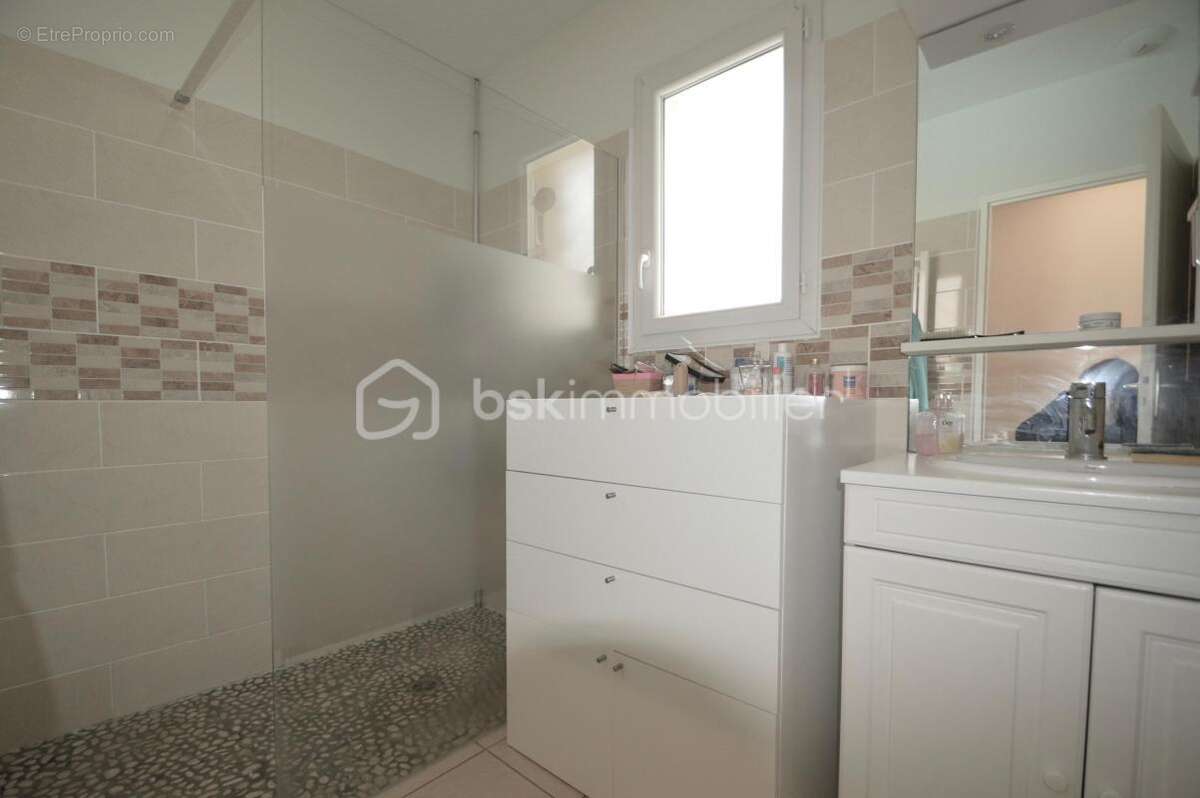 Maison à SAINT-LAURENT-DE-LA-SALANQUE