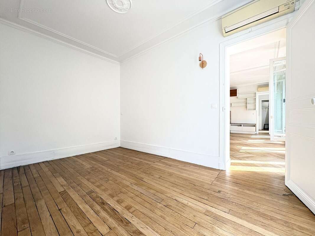 Appartement 71 m² à Paris-18e  - photo 9