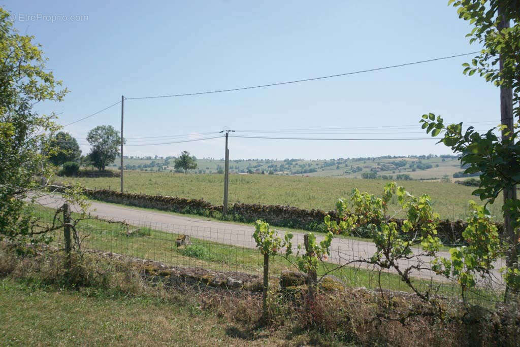 Maison à SAINT-CHRISTOPHE-EN-BRIONNAIS