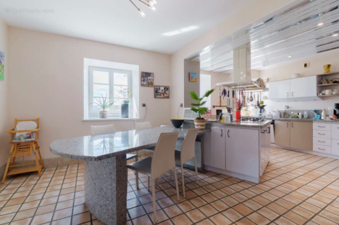 Maison à SAINT-ROMAIN-LACHALM