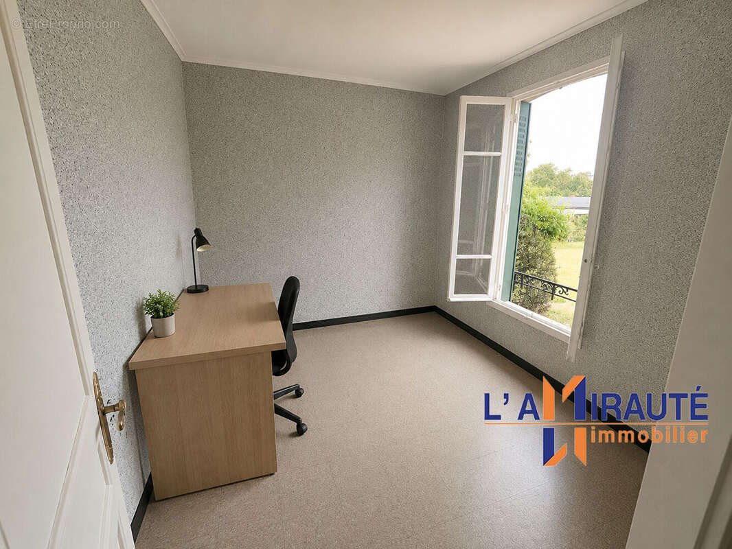 Maisons-Laffitte Maison de charme (4 pièces) à fort potentiel de 105m² - photo 8