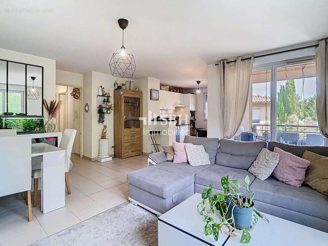 Appartement de type 3 avec balcon, piscine et stationnement - photo 3
