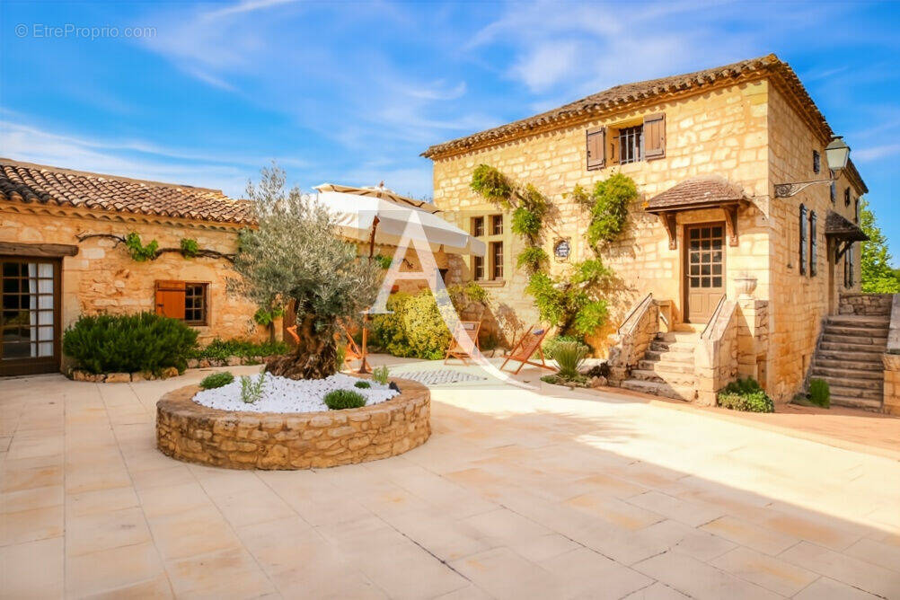 Maison à LACAPELLE-BIRON