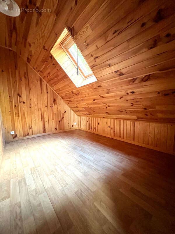 Maison à MANDAILLES-SAINT-JULIEN