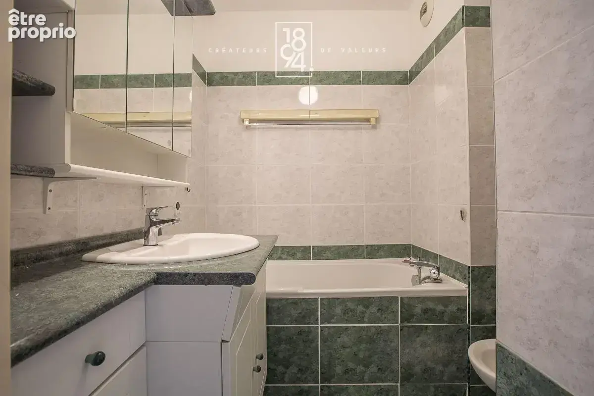 Appartement T4 à Vendre Marseille 13012  Les Borromées  Vue dégagée mer  80m²  5eme étage  ascenseur - photo 8