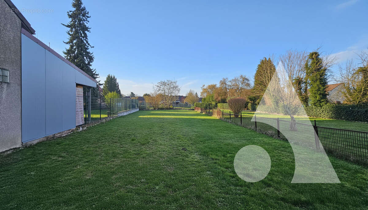 Maison à ESTREES-SAINT-DENIS