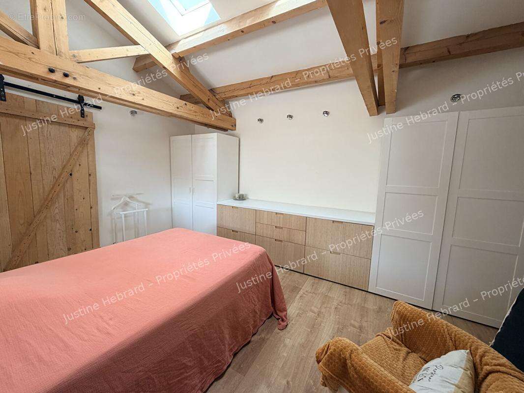 AUBIAT (63260) ?Maison de caractère rénovée d'environ 170 m² avec 4 chambres, suite parentale et espace professionnel - photo 3