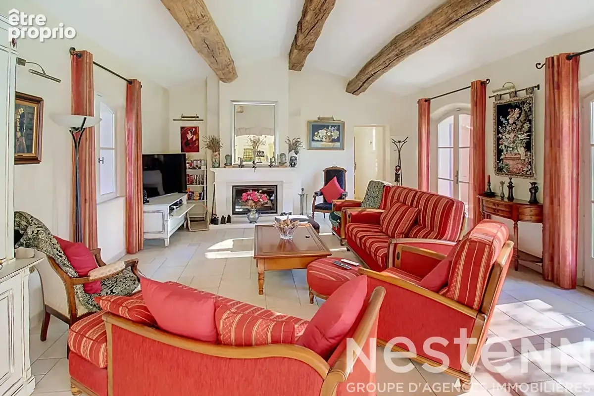 A VENDRE !Maison Lorgues 192 m2 + piscine + garage + 4000m2 - photo 3