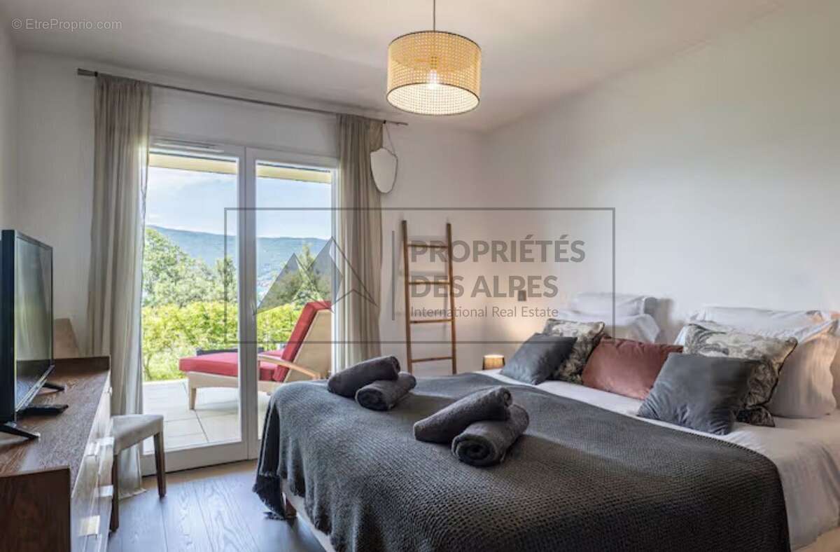 Veyrier-du-Lac  Appartement d'exception avec terrasse panoramique, piscine et vue imprenable sur le lac d'Annecy - photo 8
