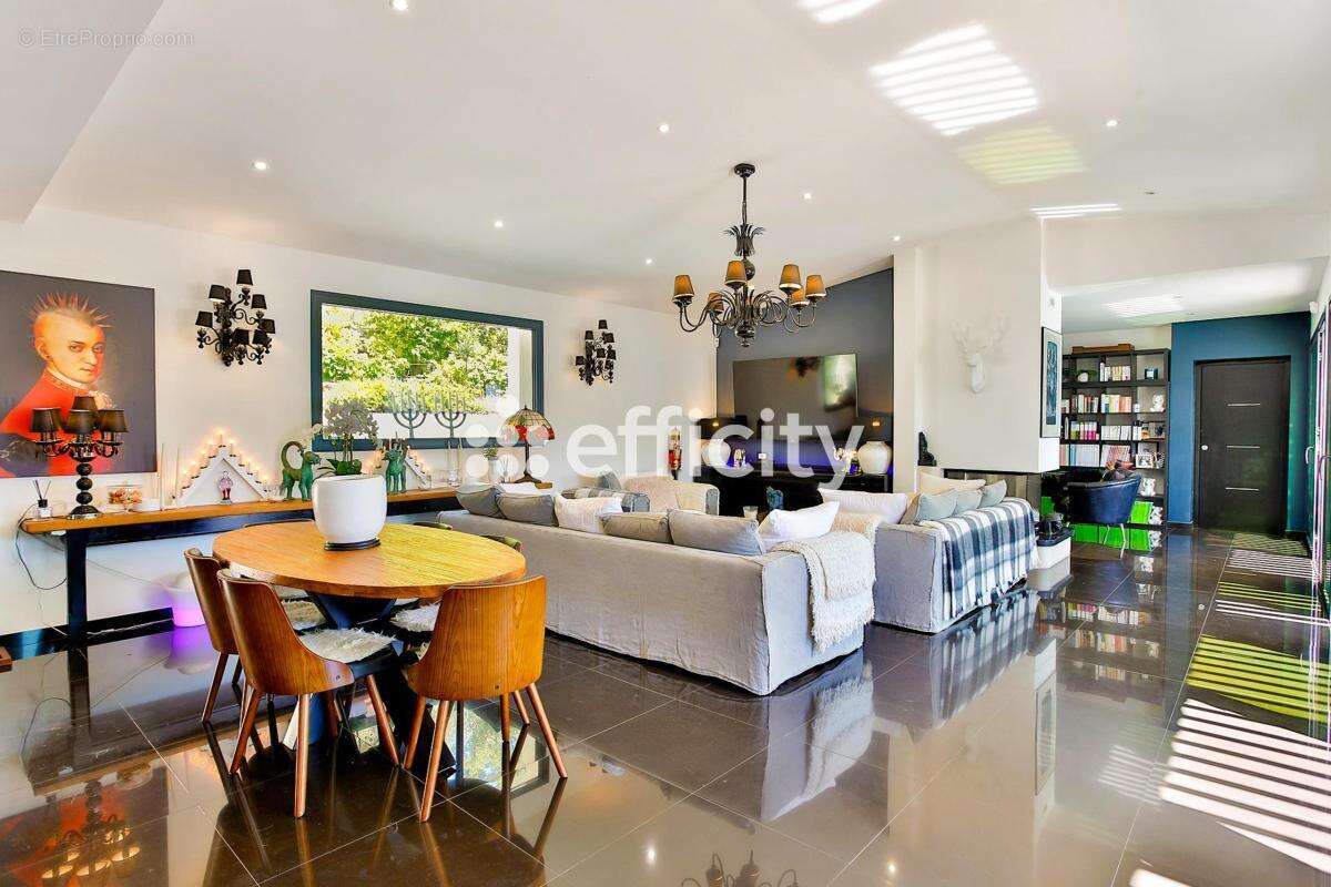 Maison à LES ADRETS-DE-L'ESTEREL