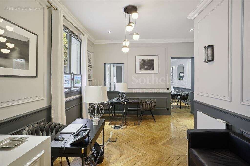 Commerce à PARIS-16E