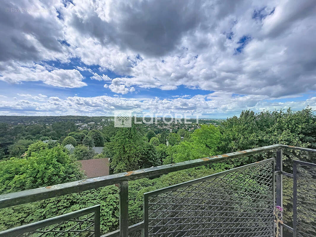Appartement à LA CELLE-SAINT-CLOUD