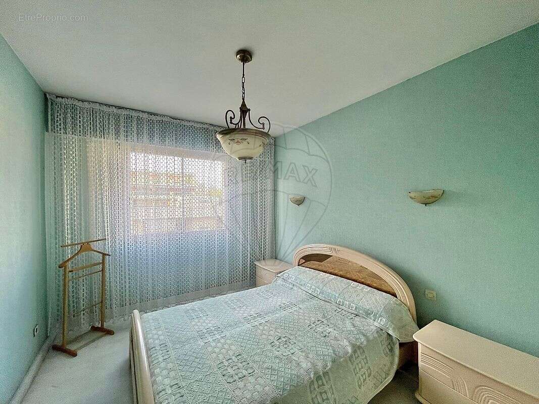 Appartement à SAINT-LAURENT-DU-VAR