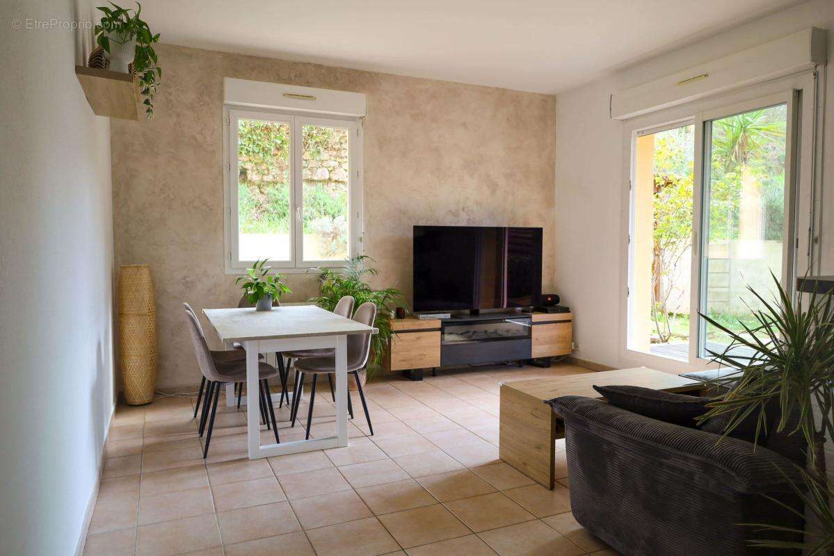 Appartement à PEILLE