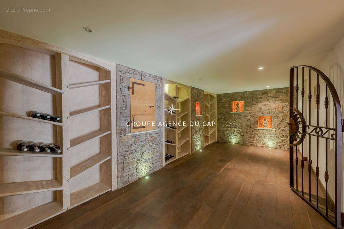 Superbe villa récente 5 pièces au calme avec piscine et garage - photo 18