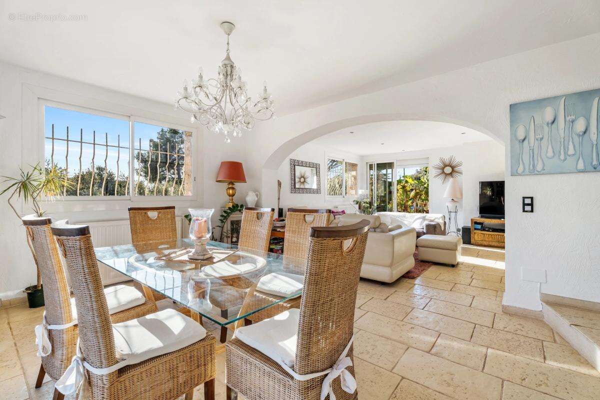 Maison à TOURRETTES-SUR-LOUP