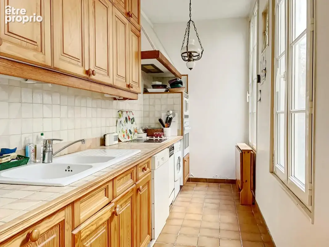 A VENDRE - La Rochelle Secteur Marché - Maison 4 chambres - 196 m² - Extérieur 35 m² - photo 2