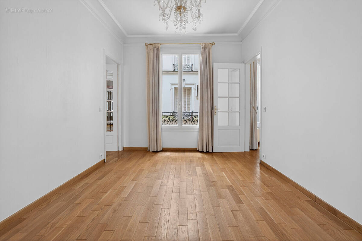 Appartement à PARIS-17E