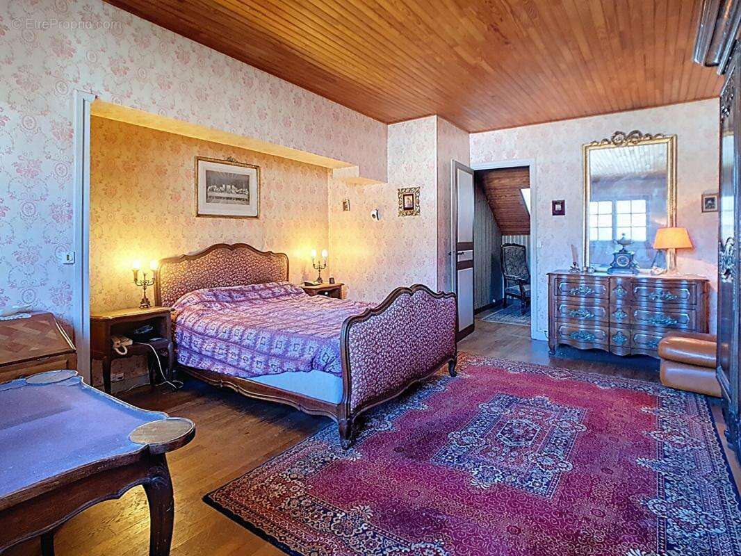 Maison à LA ROCHE-EN-BRENIL