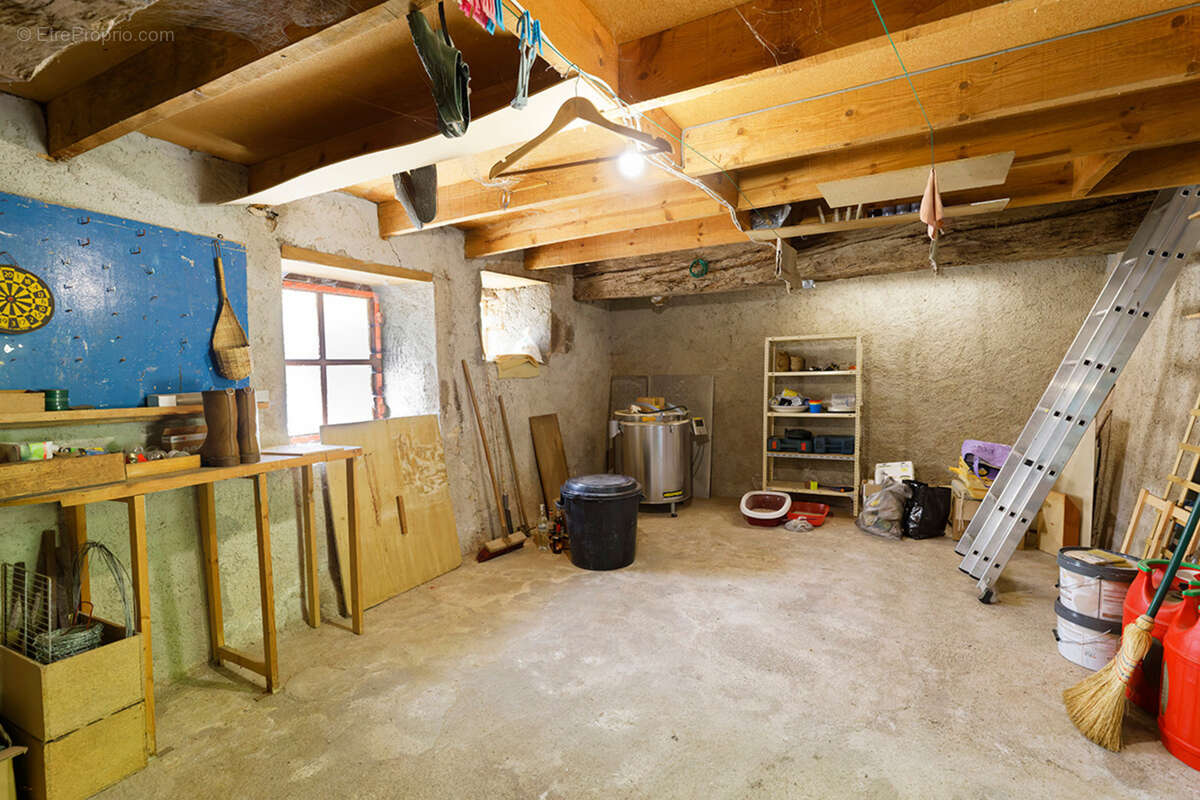 Maison de village 4 pièces avec cour intérieure et jardin - VARAIGNES (24) - photo 12
