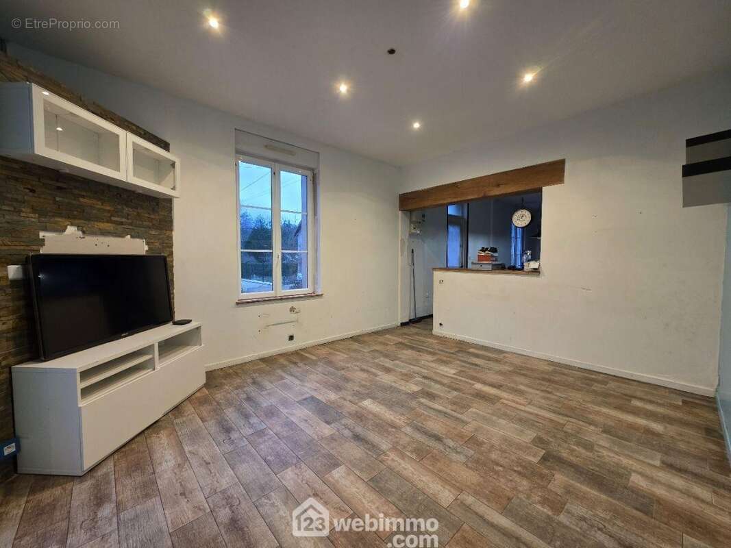 Un salon cosy de 17 m², idéal pour vos moments de détente - Maison à SEPTVAUX