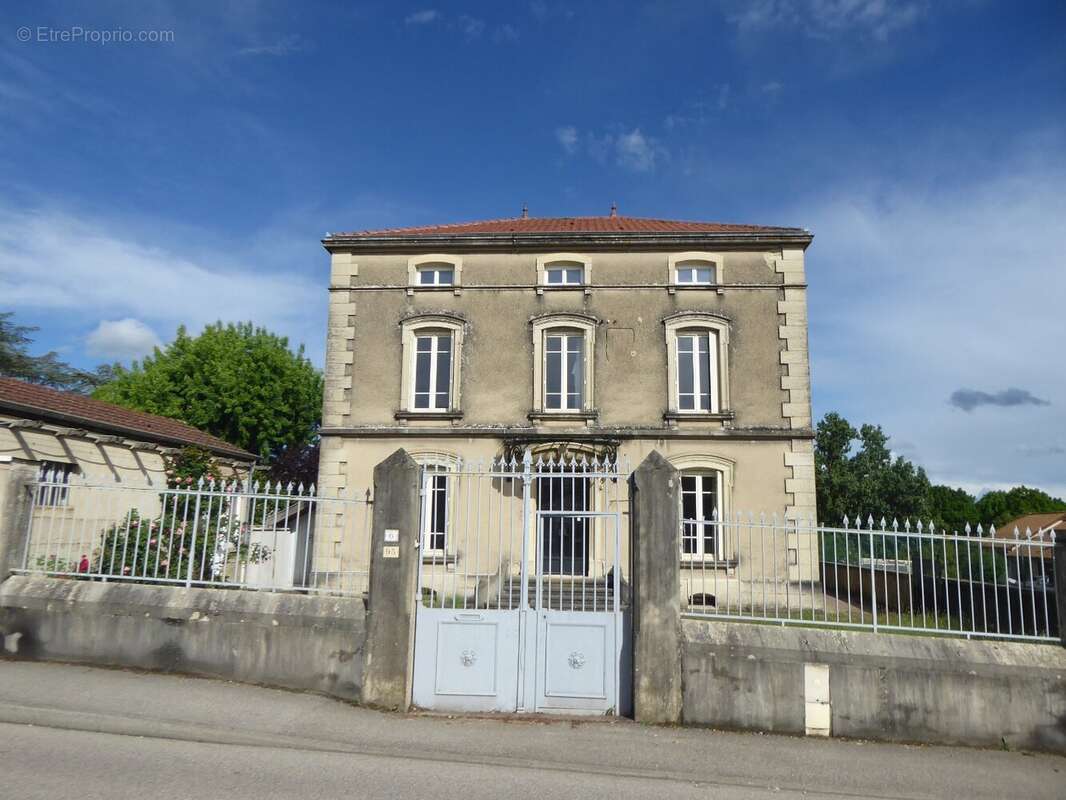 Maison à TREPT