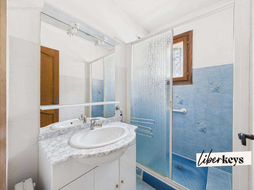 Appartement à EZE