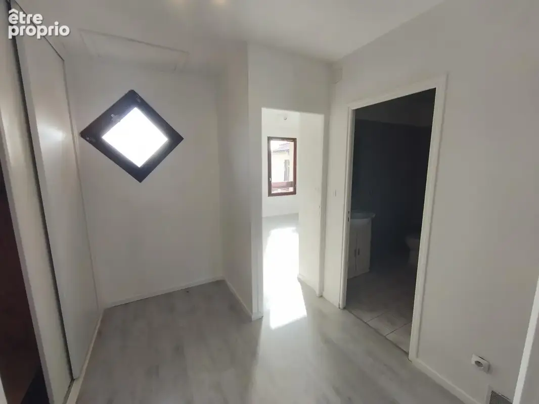 Maison T4 de 87 m2 entièrement rénovée avec garage et jardin - photo 14