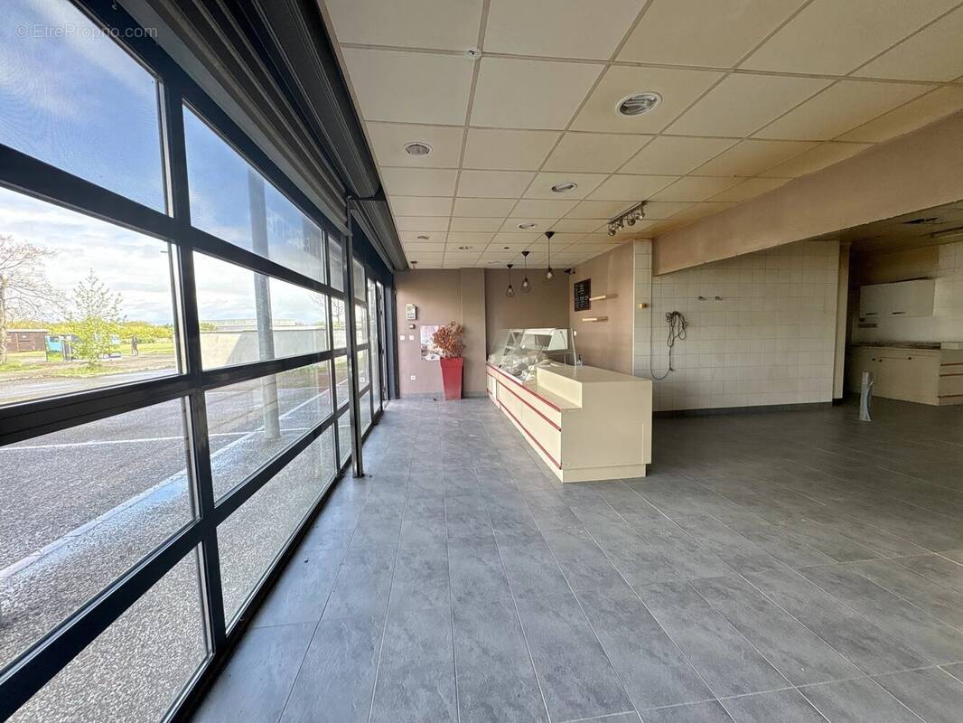 Commerce à LA SALVETAT-SAINT-GILLES