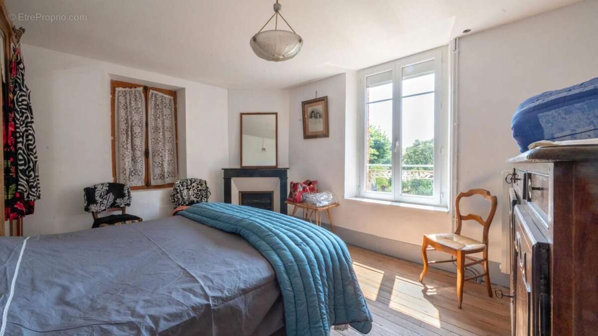 Secteur Cazals - Belle maison de village en pierre, grange, espa - photo 8