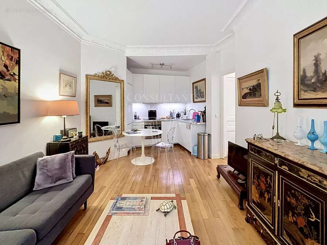 Appartement à PARIS-17E
