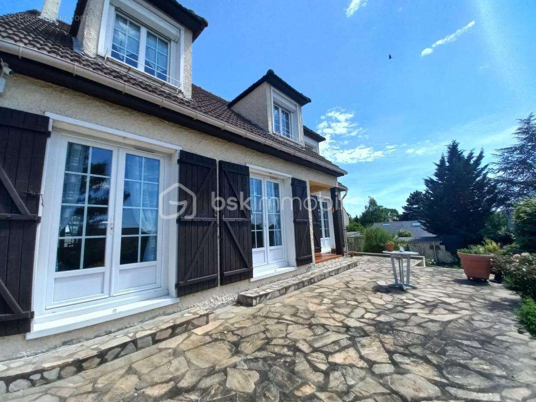 Propriété familiale de 150 m² - 5 chambres, jardin arboré et stationnement - photo 16