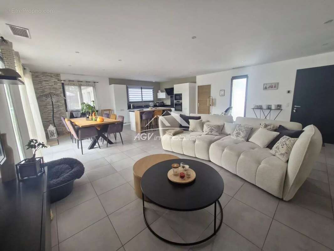 Maison à ALLEGRE-LES-FUMADES