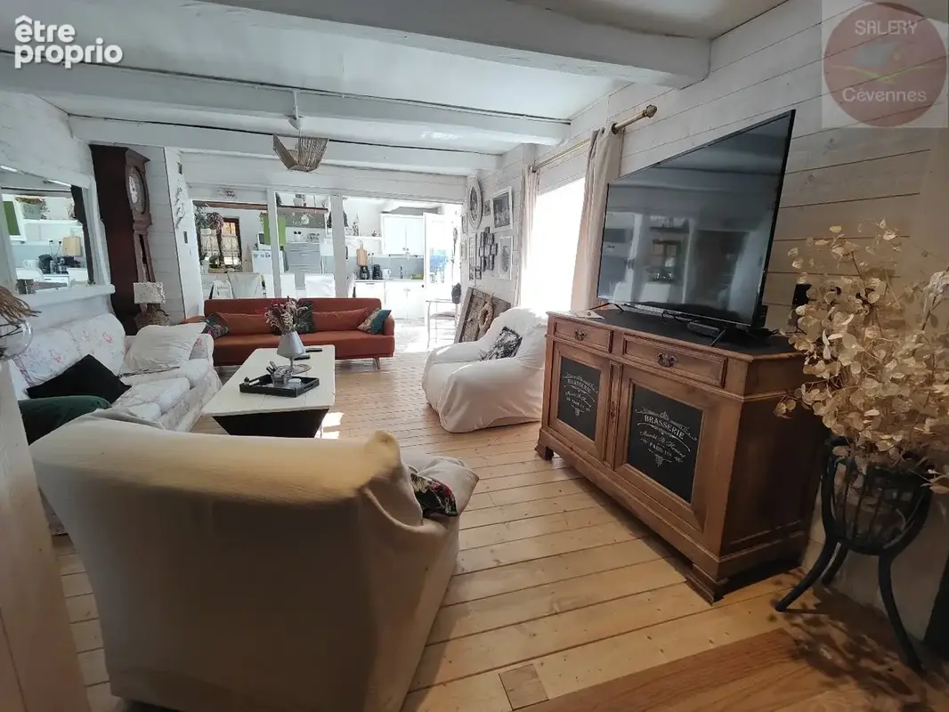 Charmante maison avec dépendances et vue dégagée - photo 3