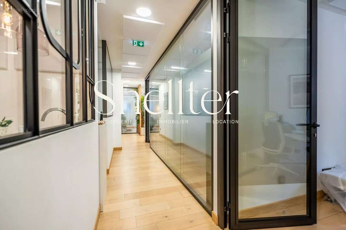 À vendre - Bureau de prestige 128 m² - Parking - Saint-Tropez - photo 5