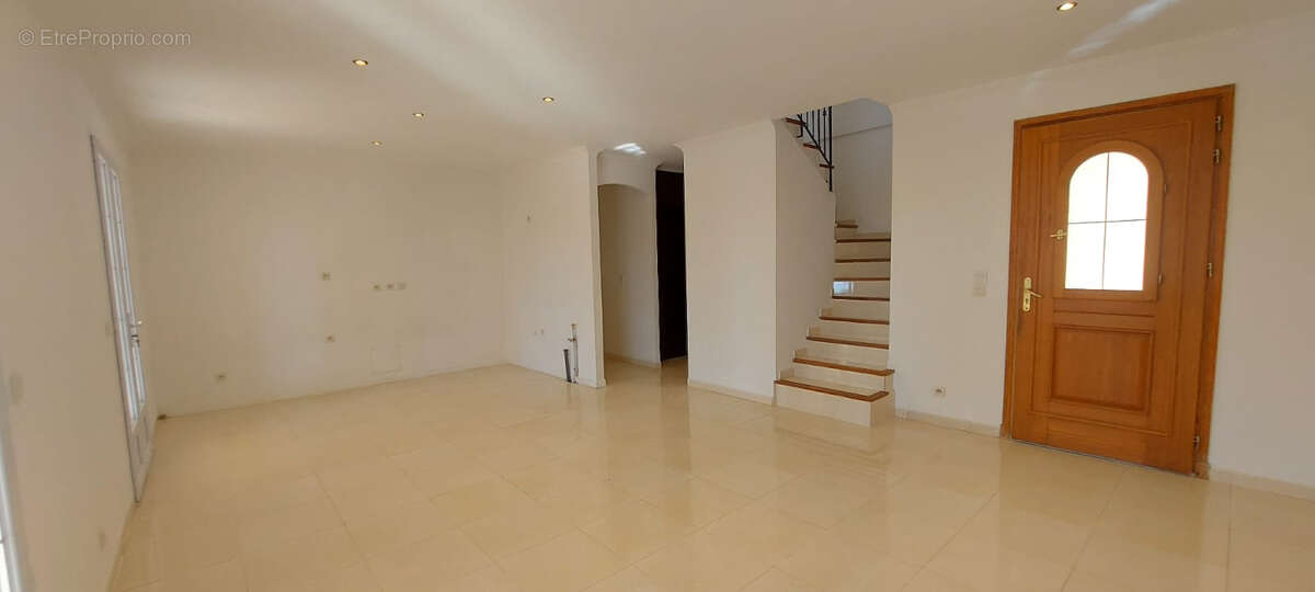 Nouveaute neoprovencale 5 p -157 m2 sur 1500 m2 de terrain- - photo 19