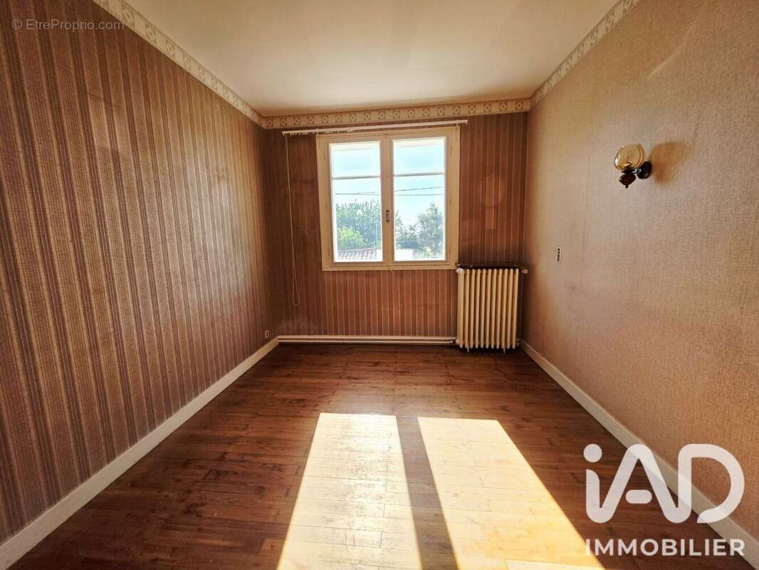 Maison 176 m² à Saint-Cybardeaux  - photo 8