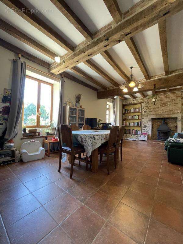 Maison à LIGNAC