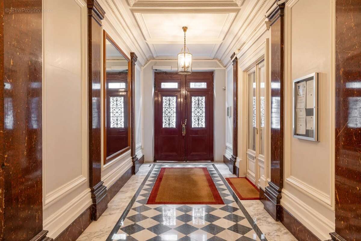 Appartement à PARIS-8E