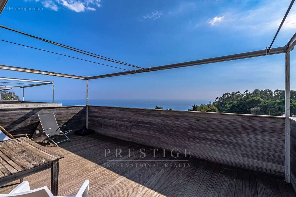 Eze, 2 pieces vue mer avec solarium sur le toit,  cave, parking possible - photo 2